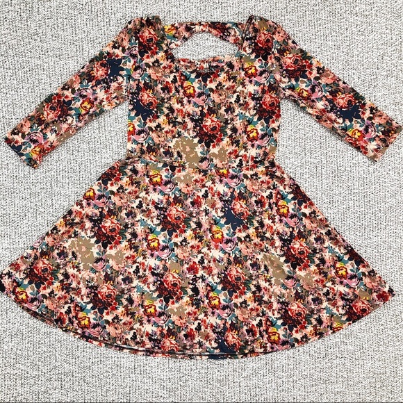 Xhilaration Dresses & Skirts - Xhilaration floral dress with back cutout